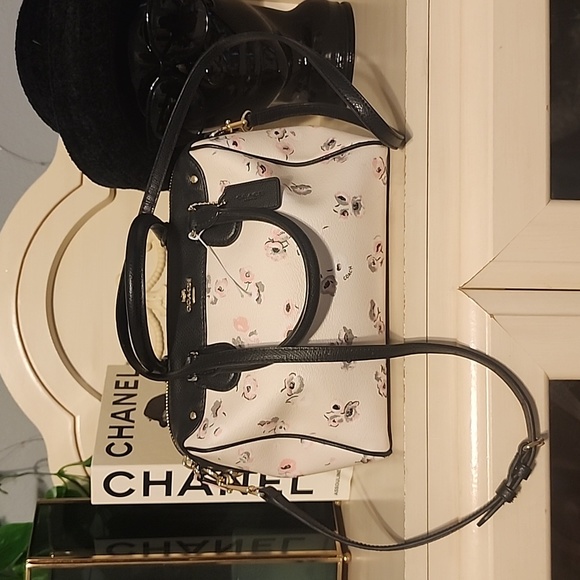 Coach purse EUC - Picture 1 of 10